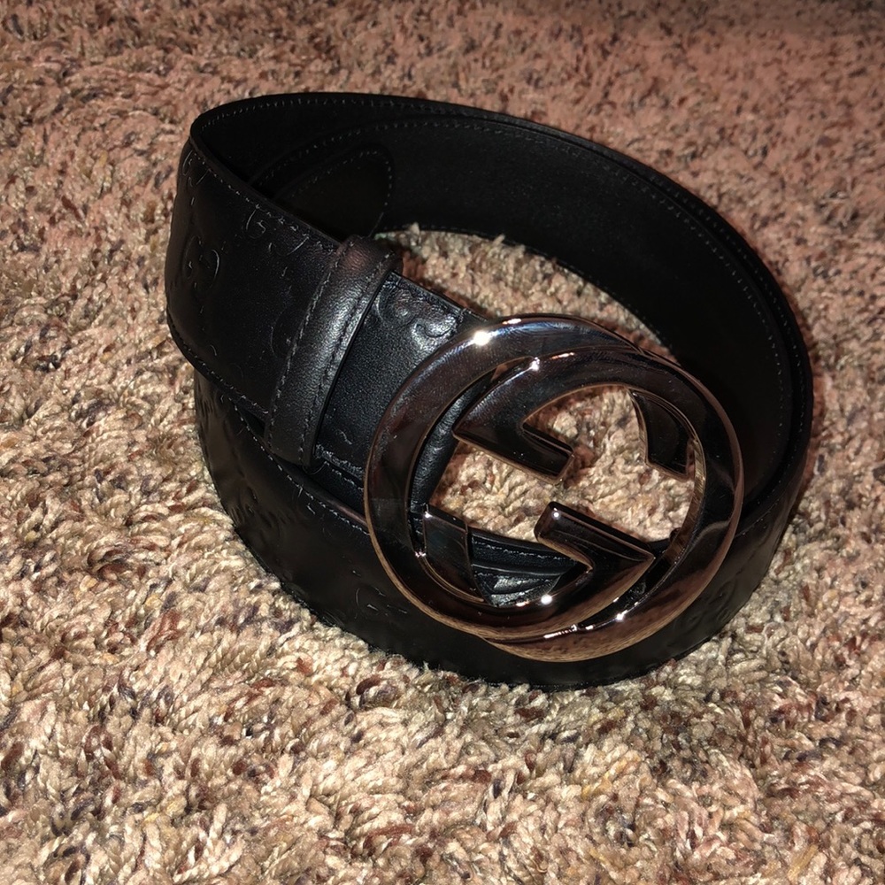 Black Gucci belt